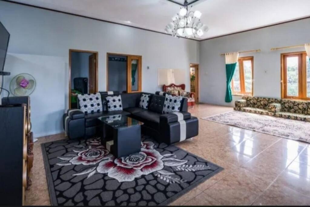 Villa Mutiara Citra Puncak Bu Eva Sampal 外观 照片