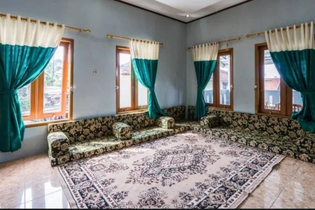 Villa Mutiara Citra Puncak Bu Eva Sampal 外观 照片