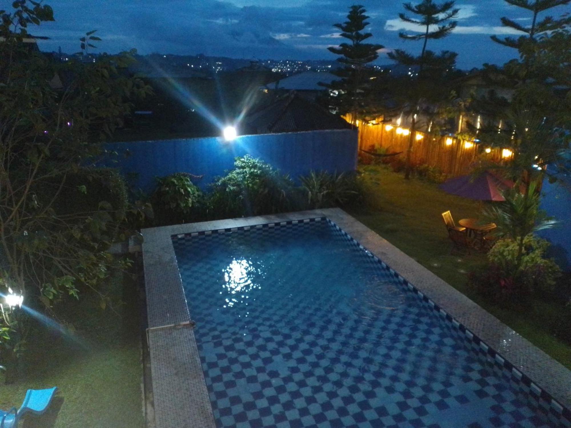 Villa Mutiara Citra Puncak Bu Eva Sampal 外观 照片